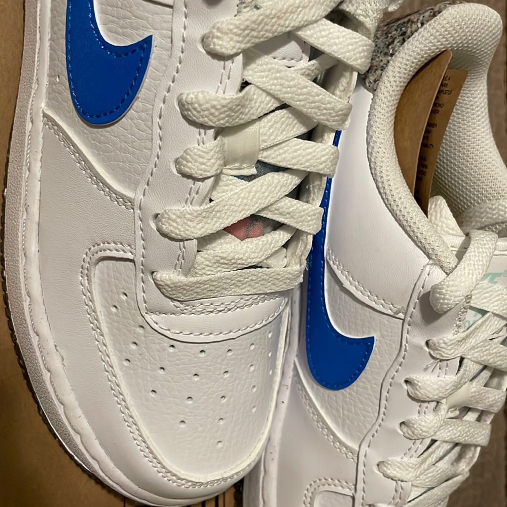 Nike Air Force 1 LV8 Size 4Y